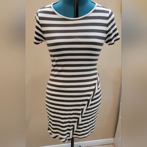 41 Hawthorne medium dress in army green.